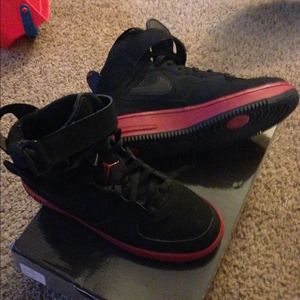 Nike AJF 6 (GS) Black and red  size 7y
