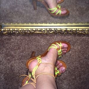 BCBG Sandals size 5.5 in neon yellow and Tan