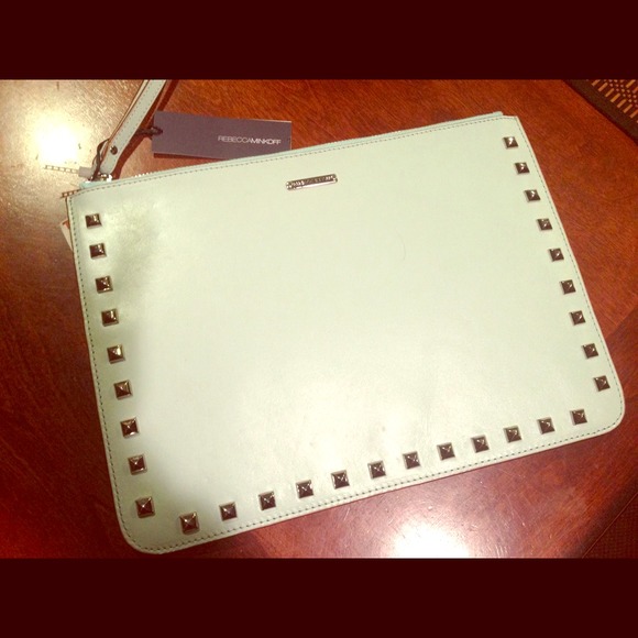 Carry all wristlet