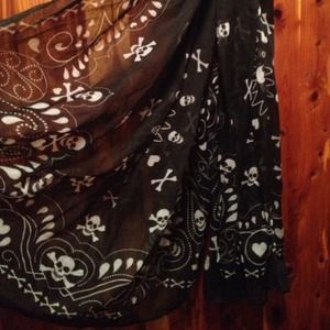 Decorative scarf NWT