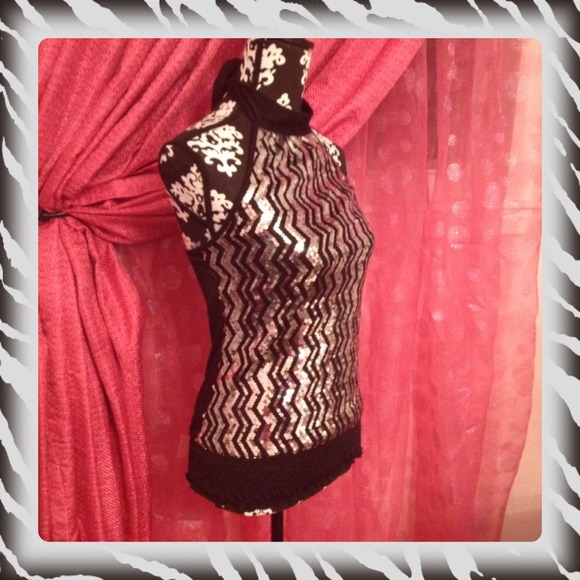 Fun & Flirty Halter TopππHost Pickππ 1/22 - Picture 2 of 4