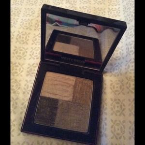 HOLD: VIRELLA  Victorias Secret. Make-Up.