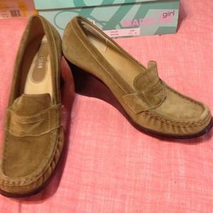 Bass loafer wedge tan