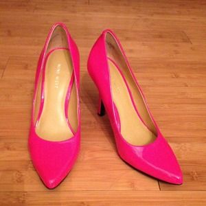 Nine West hot pink pump