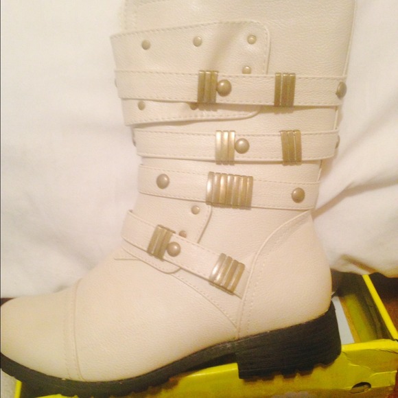 Boots - Picture 3 of 3