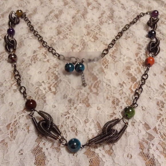 -NEW- Fashion Jewelry Necklace Set