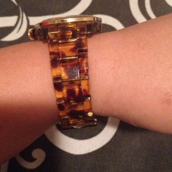 Turtle Shell Watch With Gold Accents. - Picture 2 of 2