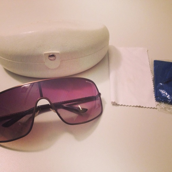 !SOLD! Unisex Diesel Sunglasses with Case - Picture 3 of 4