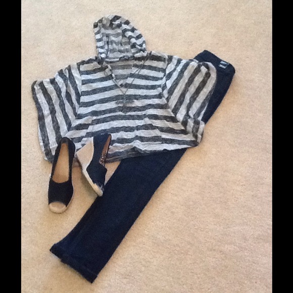 ❌SOLD IN BUNDLE❌F21 batwing grey/ black top