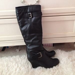 Black boots size 9