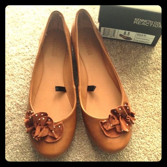 Kenneth Cole leather flats sz 8.5