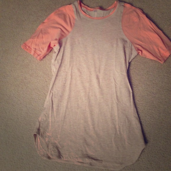 Lululemon shirt size 4