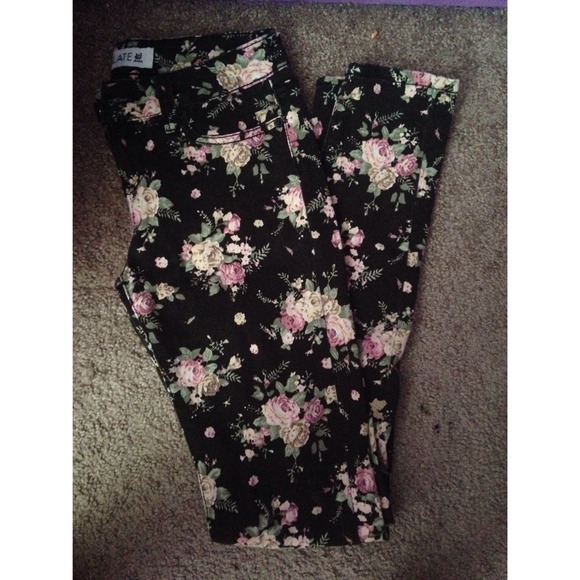 Sold Floral Jeans 🌸
