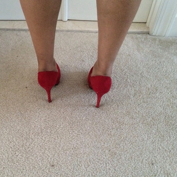 💃SOLD💃 👣RED HOT👣 brand new heels - Picture 2 of 4
