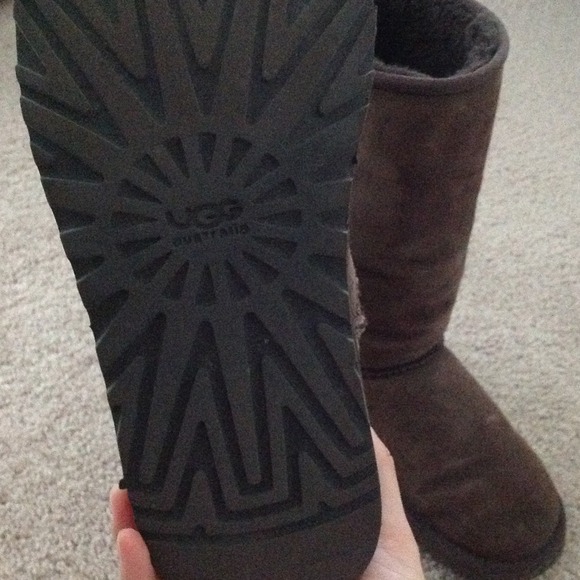 UGG dark chocolate boot - used - Picture 4 of 4