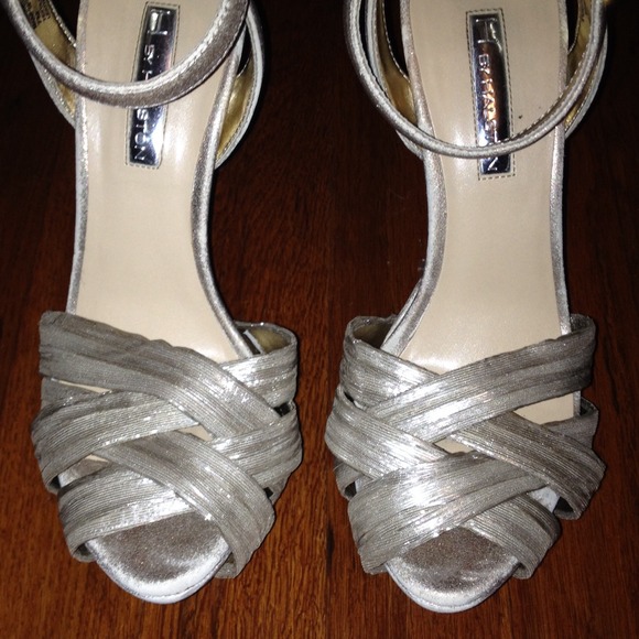 H by Halston brushed gold strappy heels size 7 - Picture 2 of 4