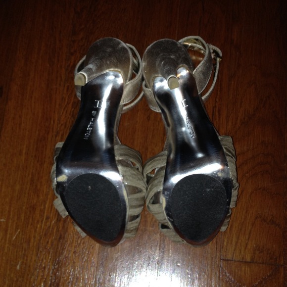 H by Halston brushed gold strappy heels size 7 - Picture 4 of 4