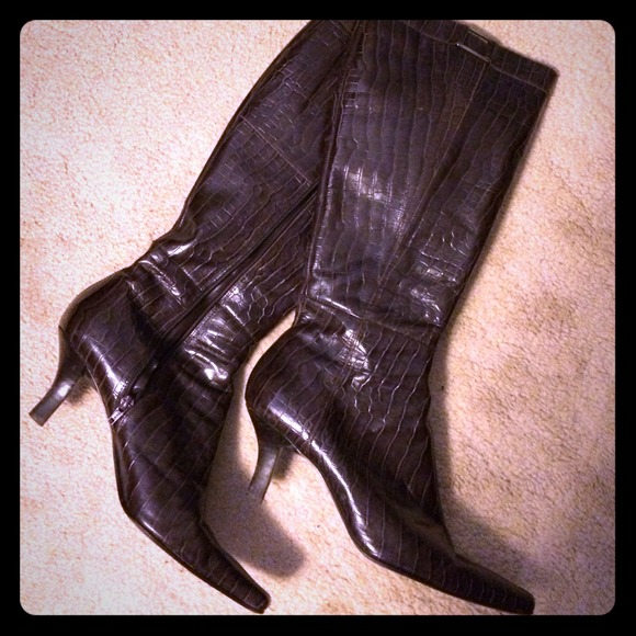 Hold for Alyssa40  Dark brown Croc print boots