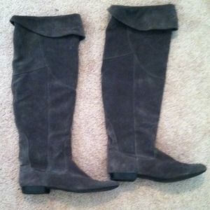 Grey swayed boots