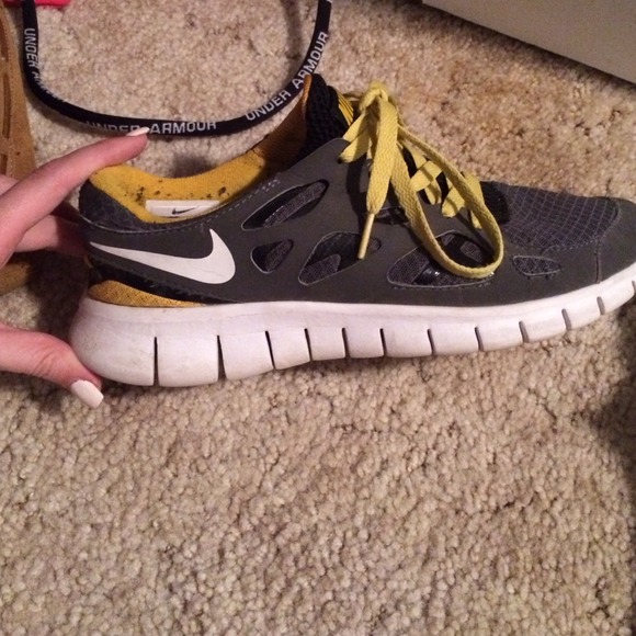 Nike tennis shoes - Picture 2 of 3