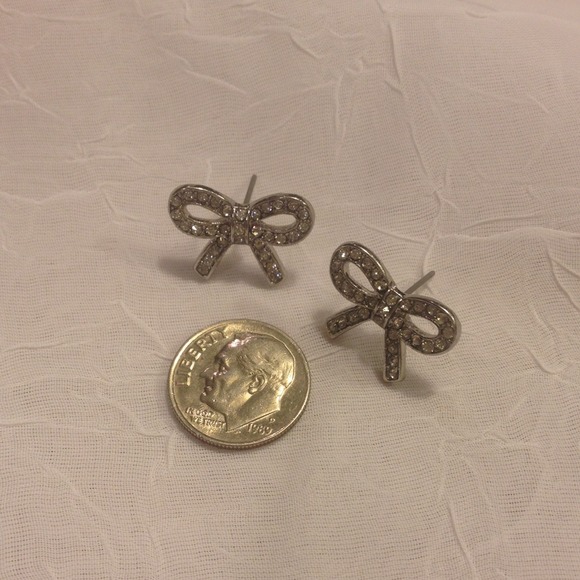 🚫SOLD🚫 bow earrings - Picture 2 of 2