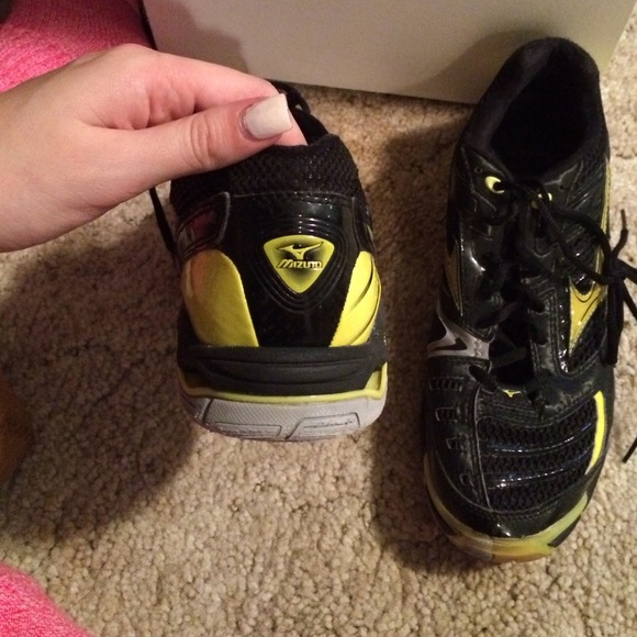 Volleyball shoes - Picture 2 of 2