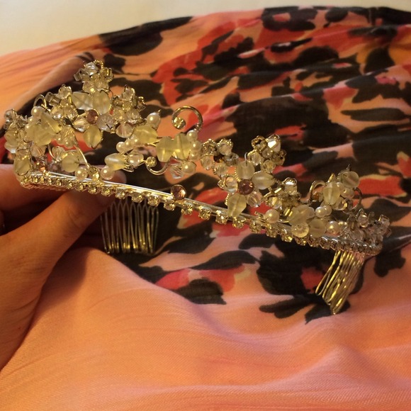 👑Bridal Tiara👑 - Picture 2 of 3