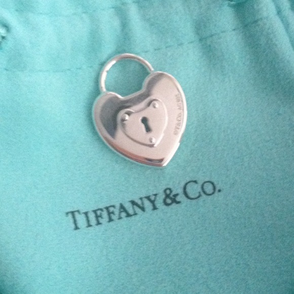 💥💥SOLD💥💥T&CO large heart tag charm