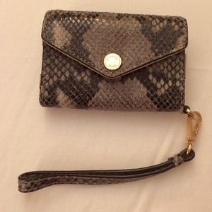❌SOLD❌ Michael kors wristlet