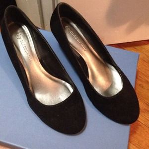 Black 6 1/2 suede wedge shoes