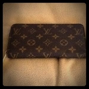 Louis Vuitton full zipper wallet