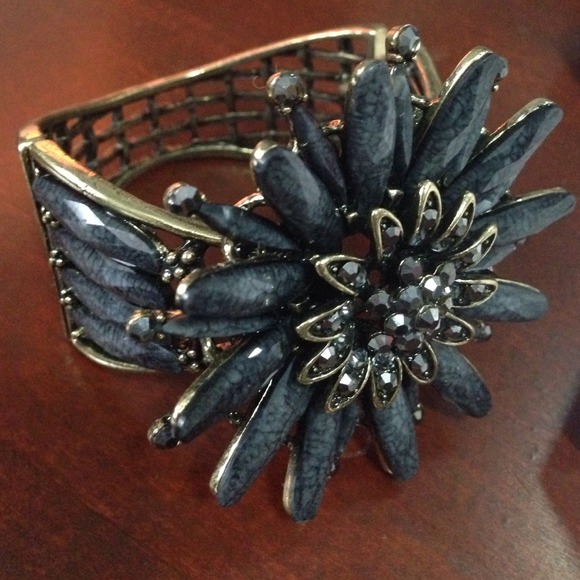 Snap on flower bracelet