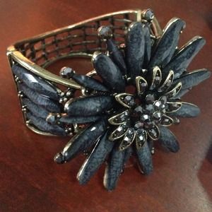 Snap on flower bracelet