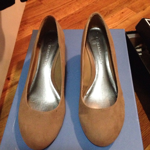 Tan suede Wedges