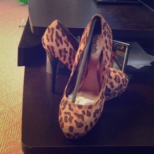 🔥🔥Brand new Cheetah print heels!🔥🔥🔥