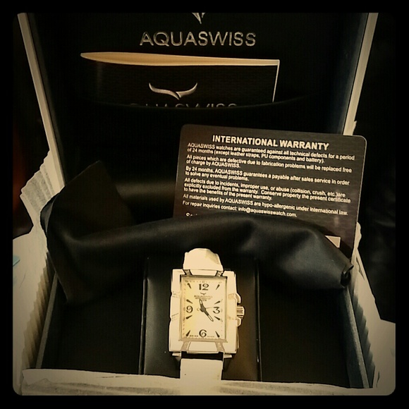 Great watch for Christmas gift...very fashionable