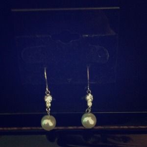Drop pearl earrings with diamond