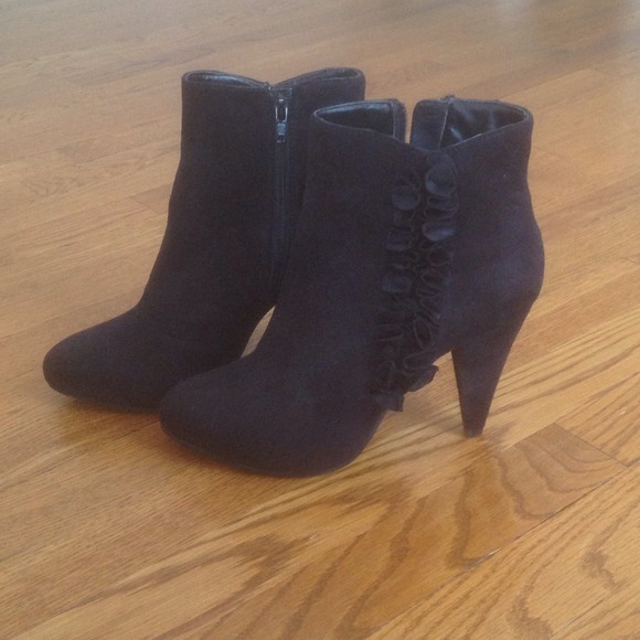 Fioni Boots - Fioni black booties!