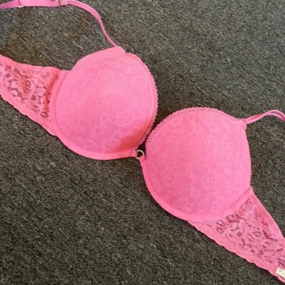 Gilly Hicks bra
