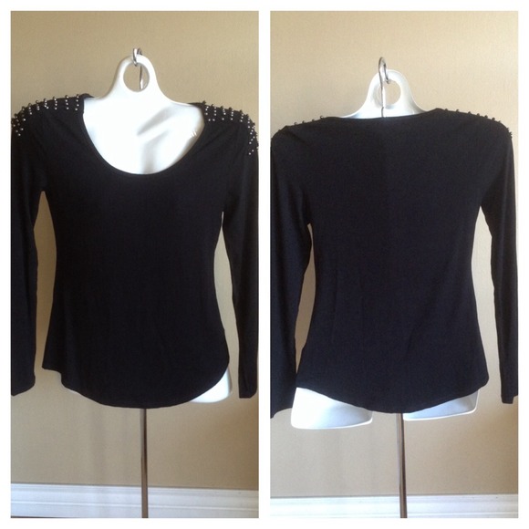 Studded Shoulders. - Picture 2 of 3