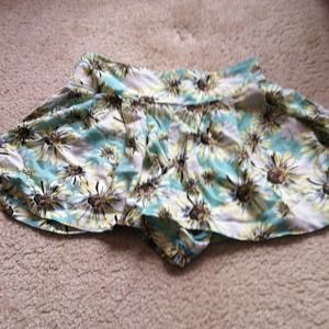 Daisy printed shorts