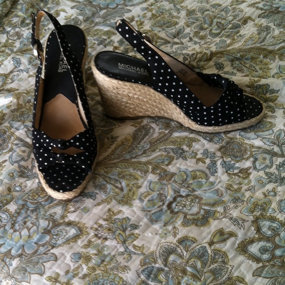 Shoes - Picture 2 of 4