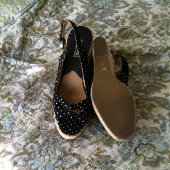 Shoes - Picture 3 of 4