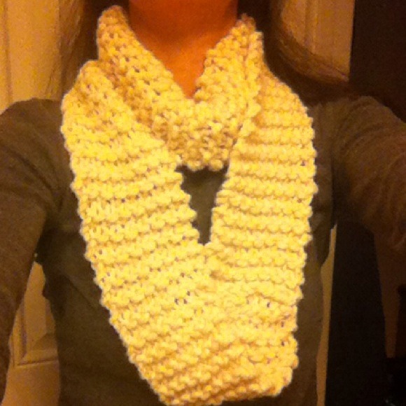 Hand knitted Infinity Scarf - Picture 2 of 4
