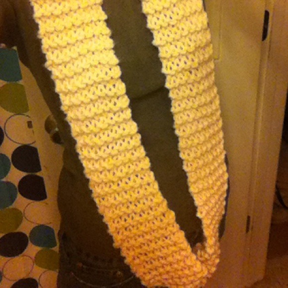 Hand knitted Infinity Scarf - Picture 3 of 4