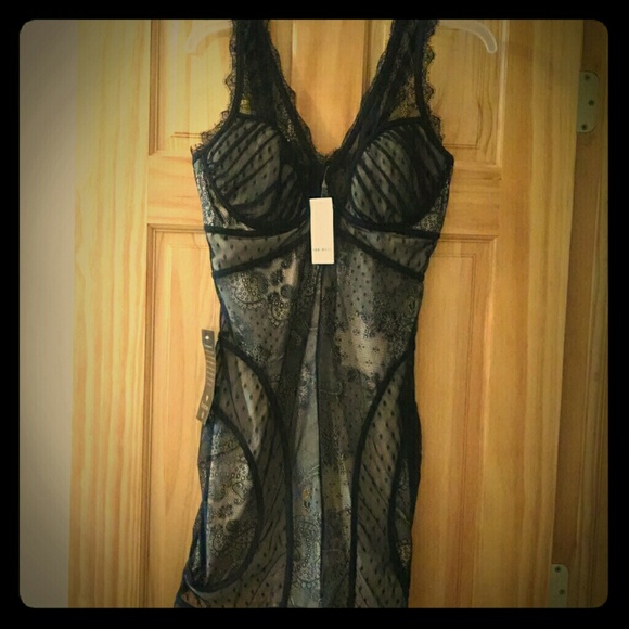 Bebe V Neck Lace Dress!!!!