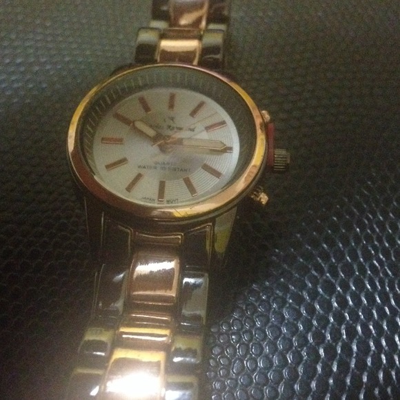 Charles Raymond female watch ‼️‼️‼️‼️