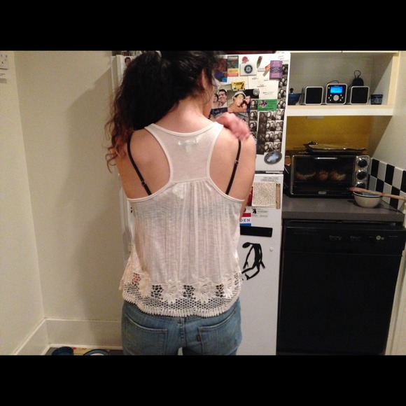 ⭕️SOLD⭕️ Off-white American Eagle Tank Top - Picture 3 of 4