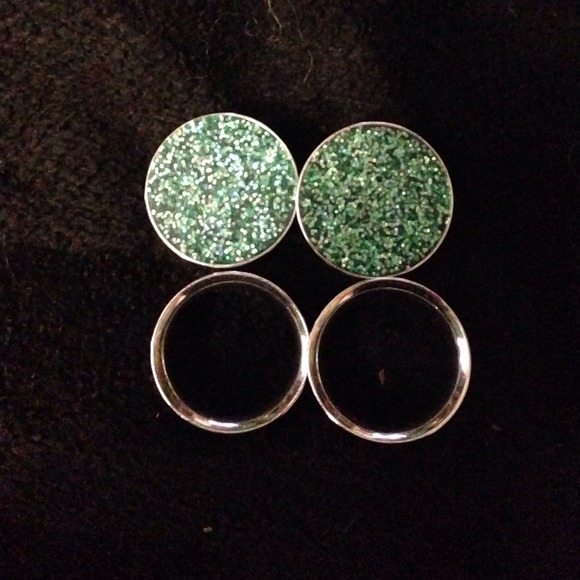 2 Pairs of 3/4" Plugs.