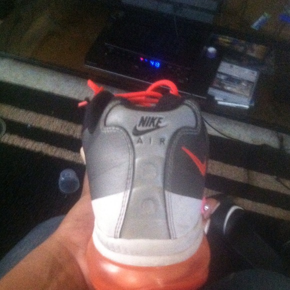 Bright orange air maxes (men size) - Picture 2 of 4